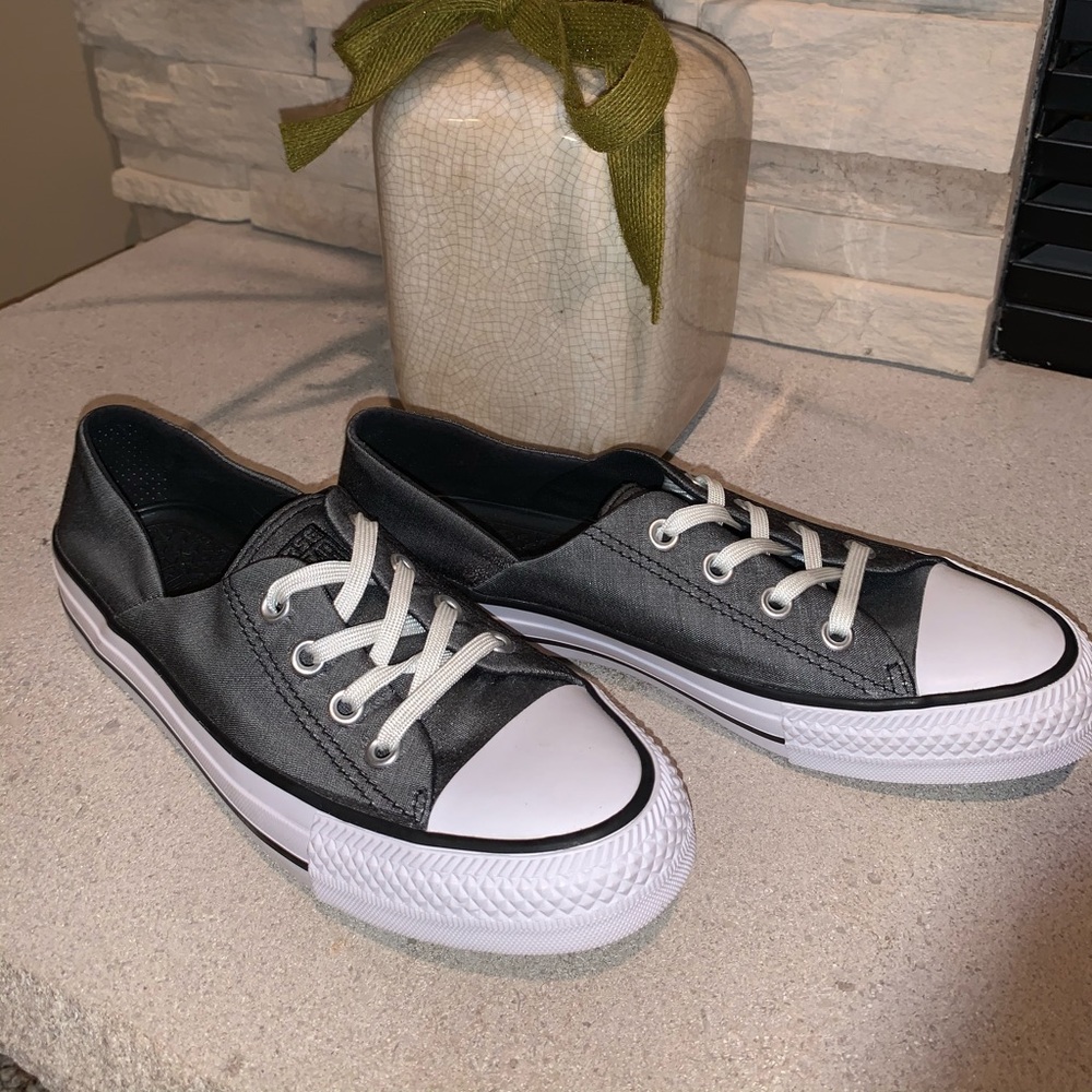 ❌SOLD❌ Women’s low rise Converse All Stars - Picture 2 of 6